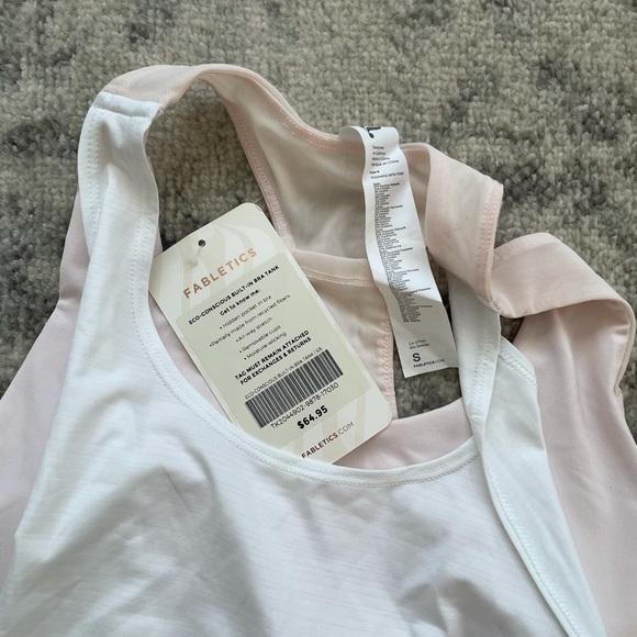 NWT Fabletics workout top with attached sports bra - Picture 3 of 4